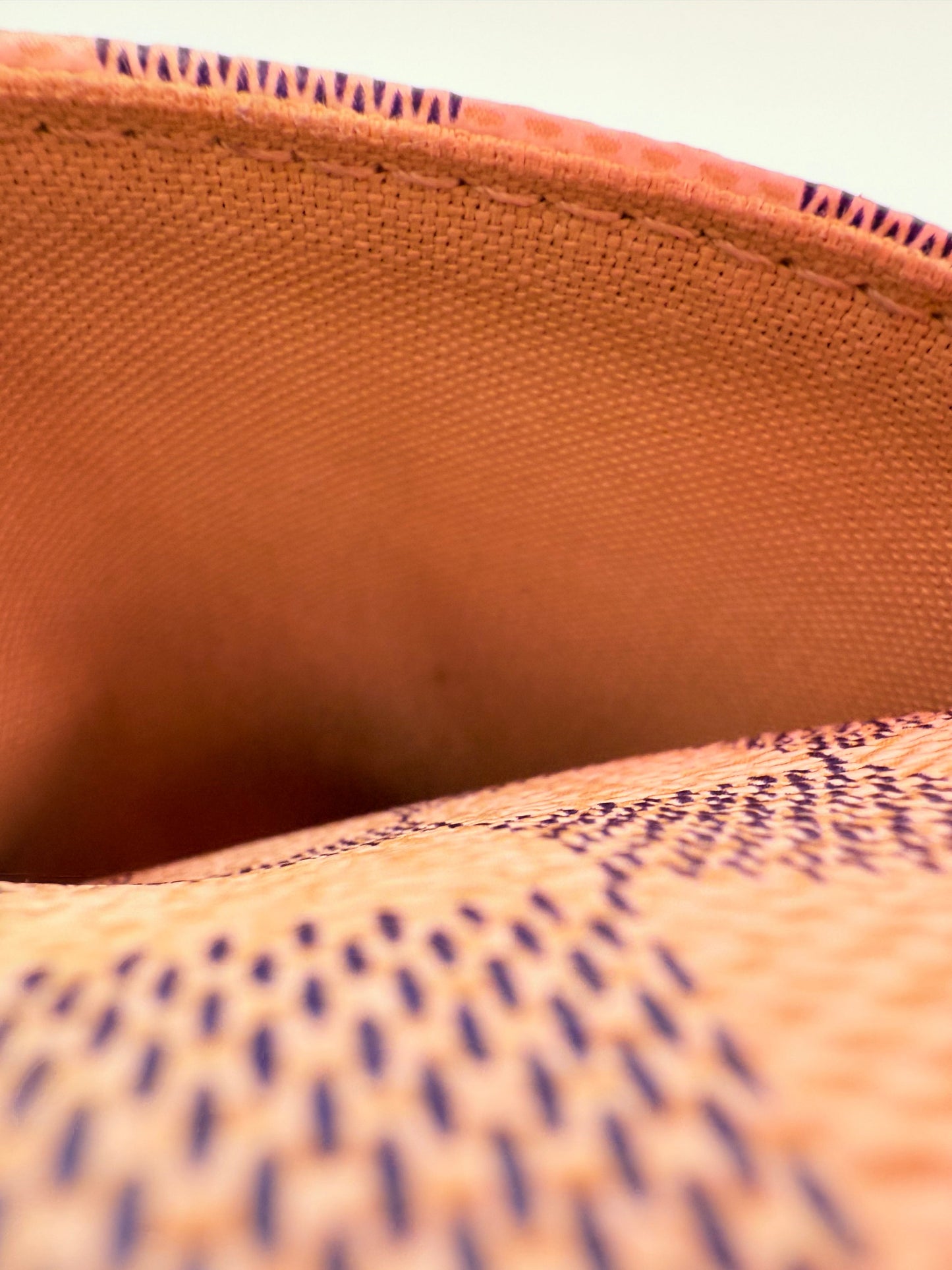 Handbag Luxury Designer By Louis Vuitton In Cream, Size:Medium