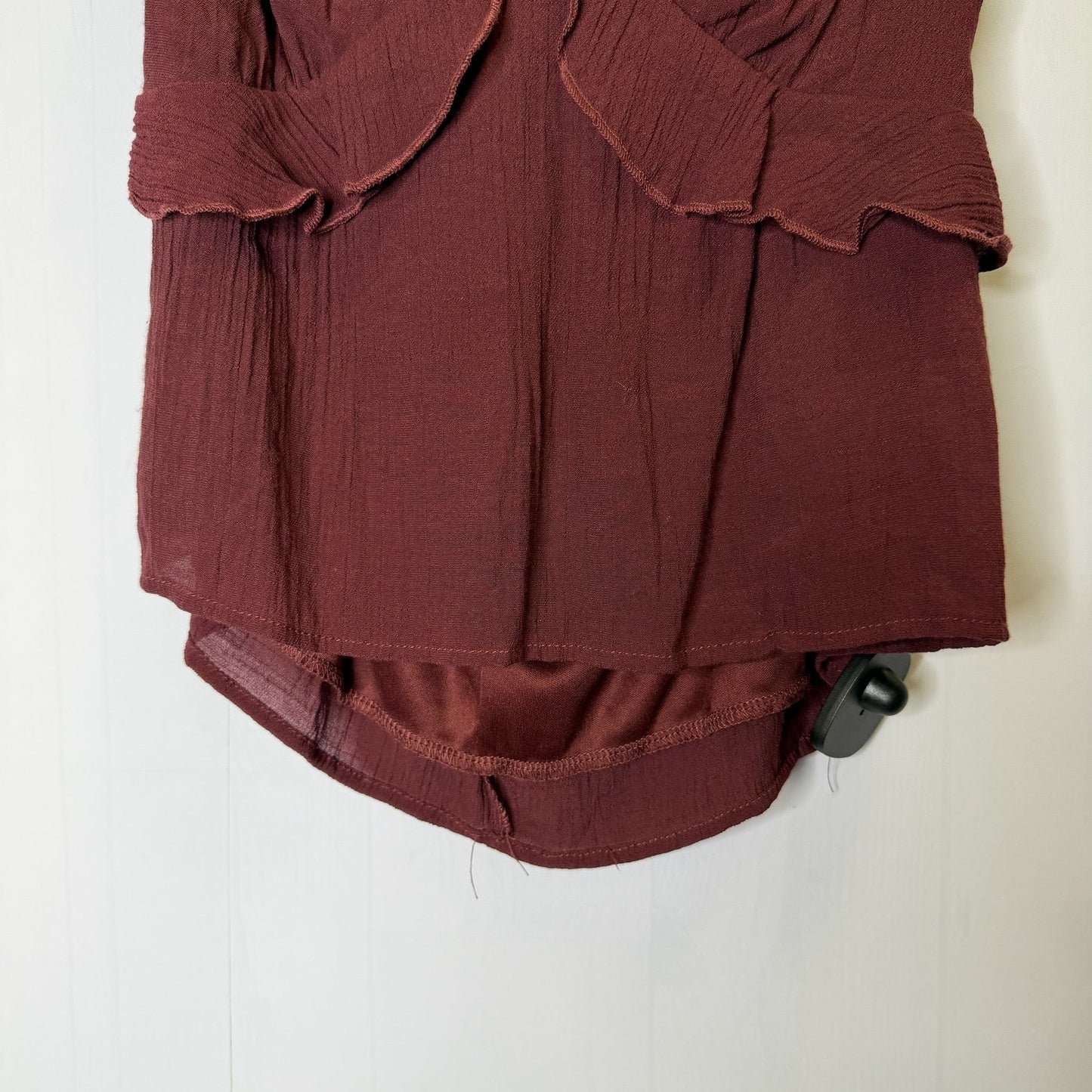 Top Sleeveless By Mi Ami In Maroon, Size: L