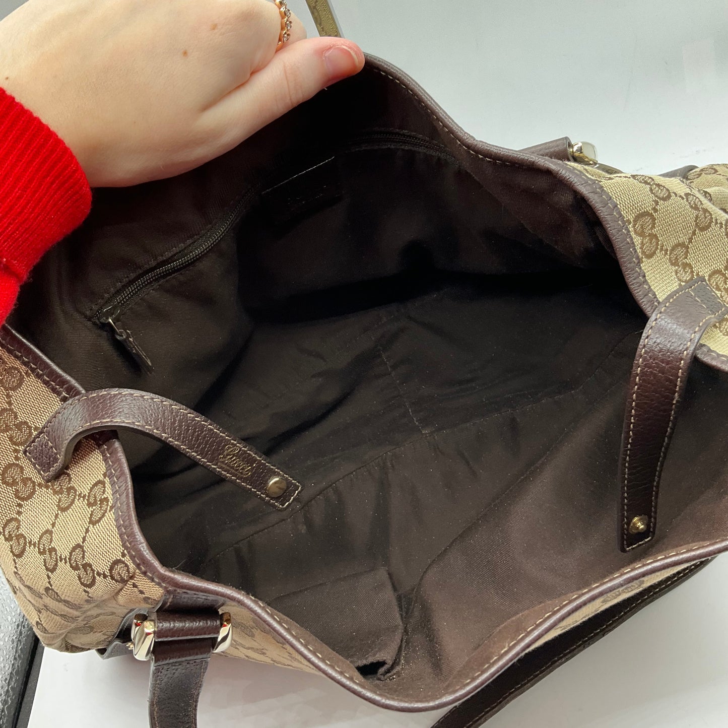 Handbag Luxury Designer By Gucci, Size: Medium