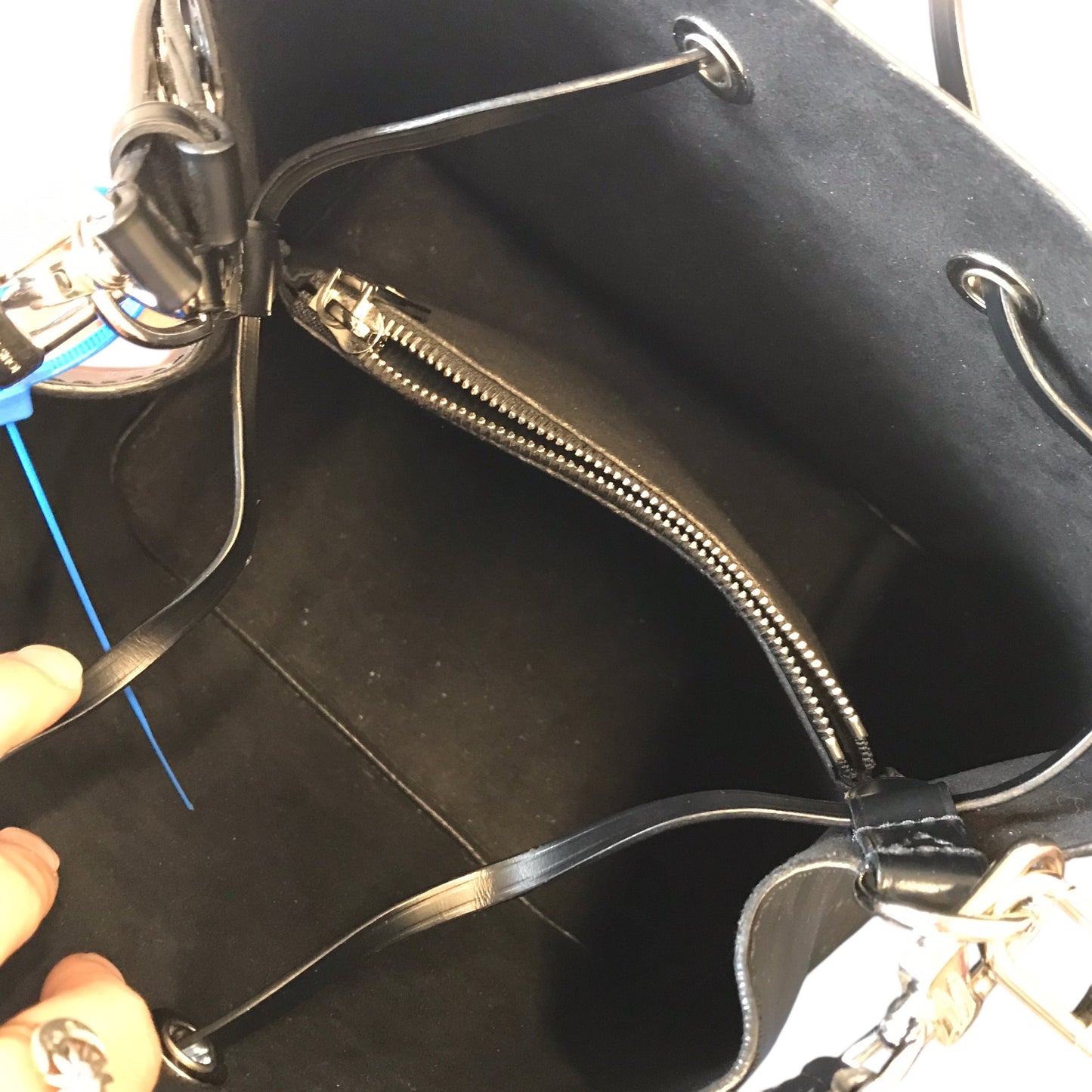 Handbag Luxury Designer By Louis Vuitton In Black, Size:Medium