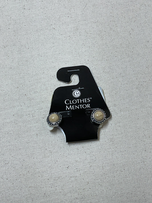 Earrings Clip By Clothes Mentor In Silver & Tan