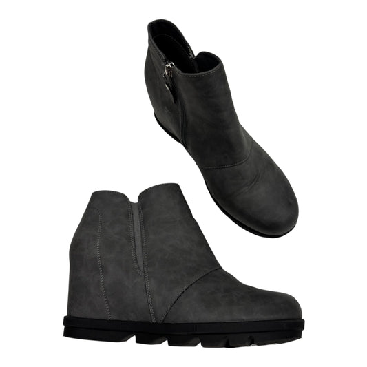 Boots Ankle Heels By Clothes Mentor In Grey, Size:9