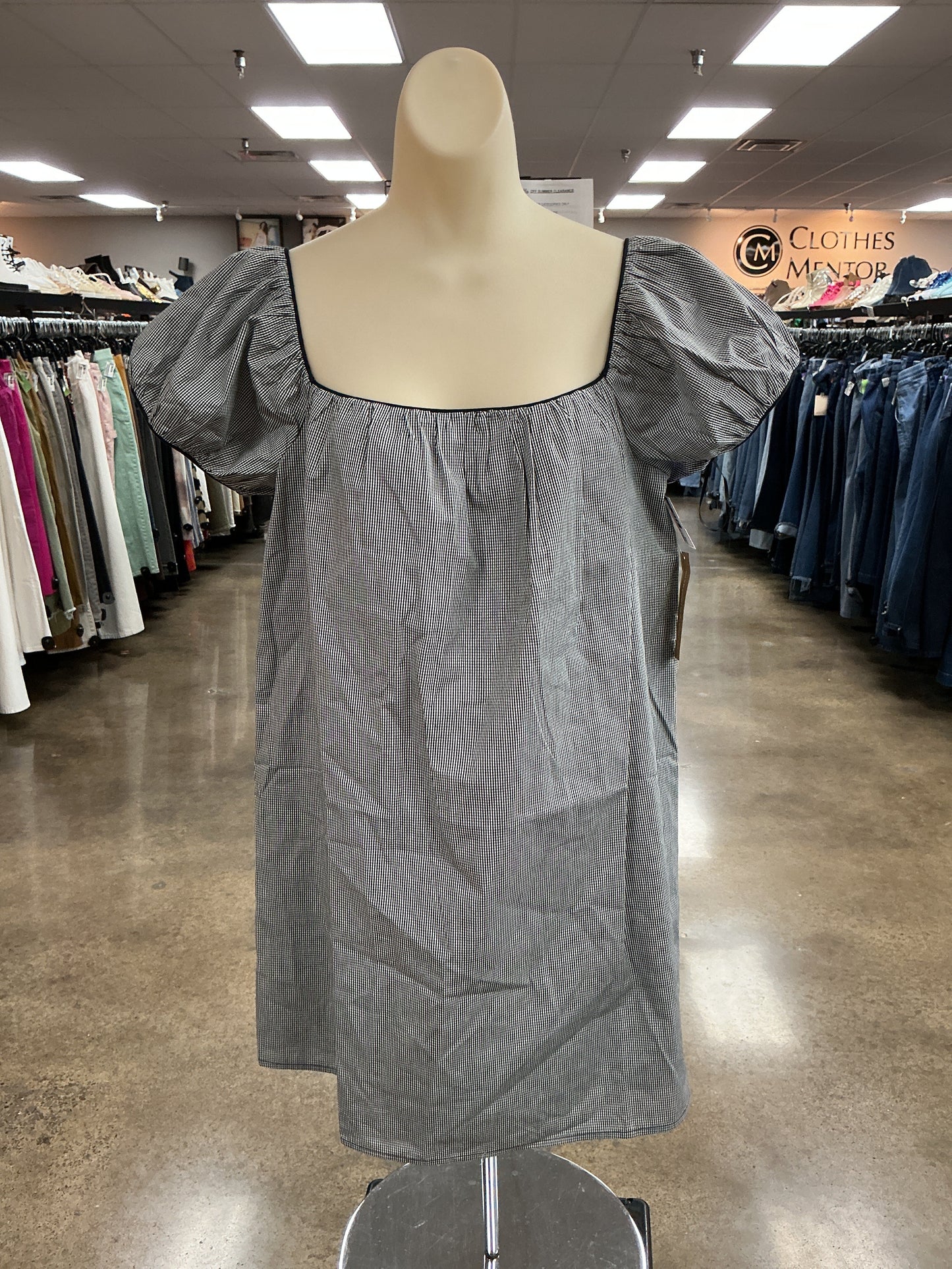 Dress Casual Short By Clothes Mentor In Black & White, Size:M