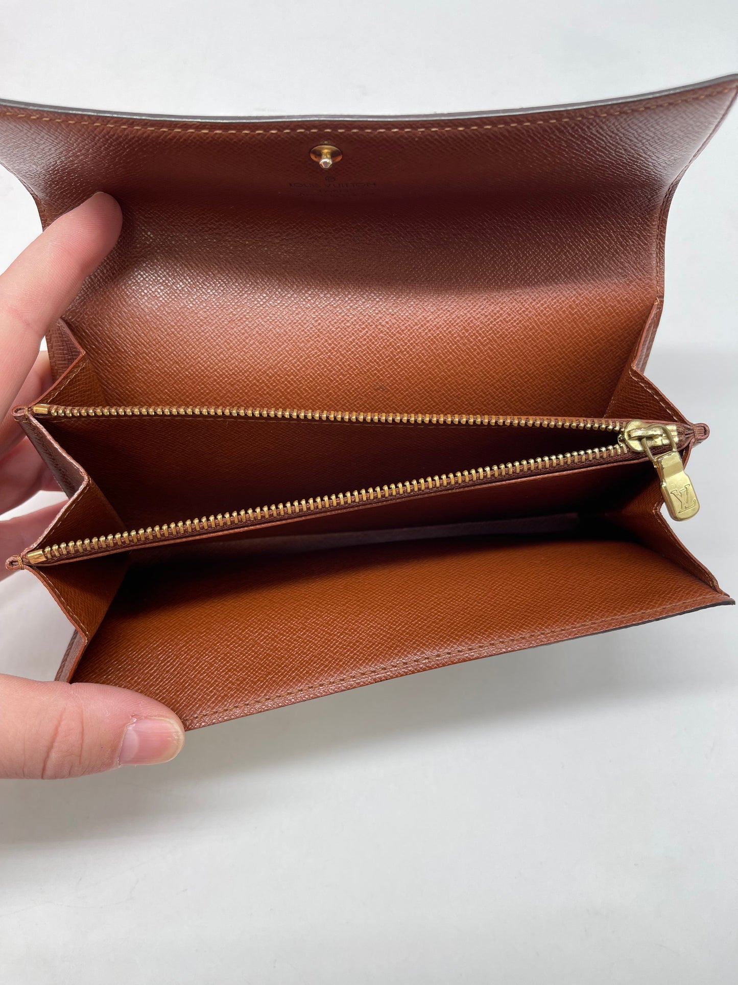 Wallet Luxury Designer By Louis Vuitton, Size: Medium