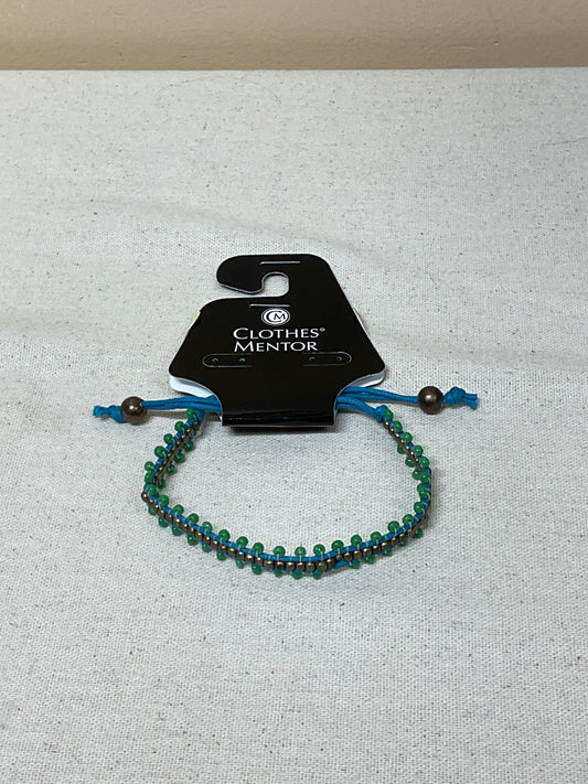 Bracelet Beaded By Clothes Mentor In Blue & Green