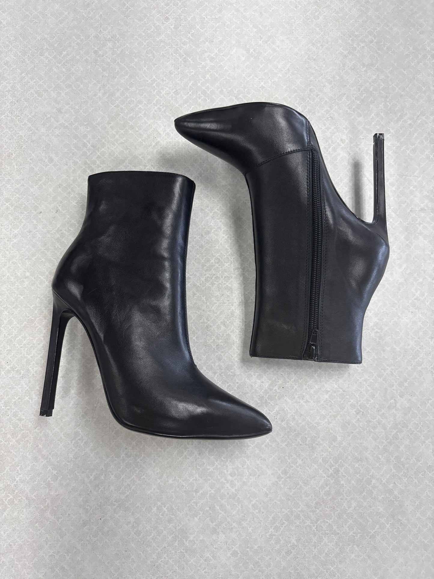 BOOTS ANKLE HEELS by    CLOTHES MENTOR In BLACK, Size: 6
