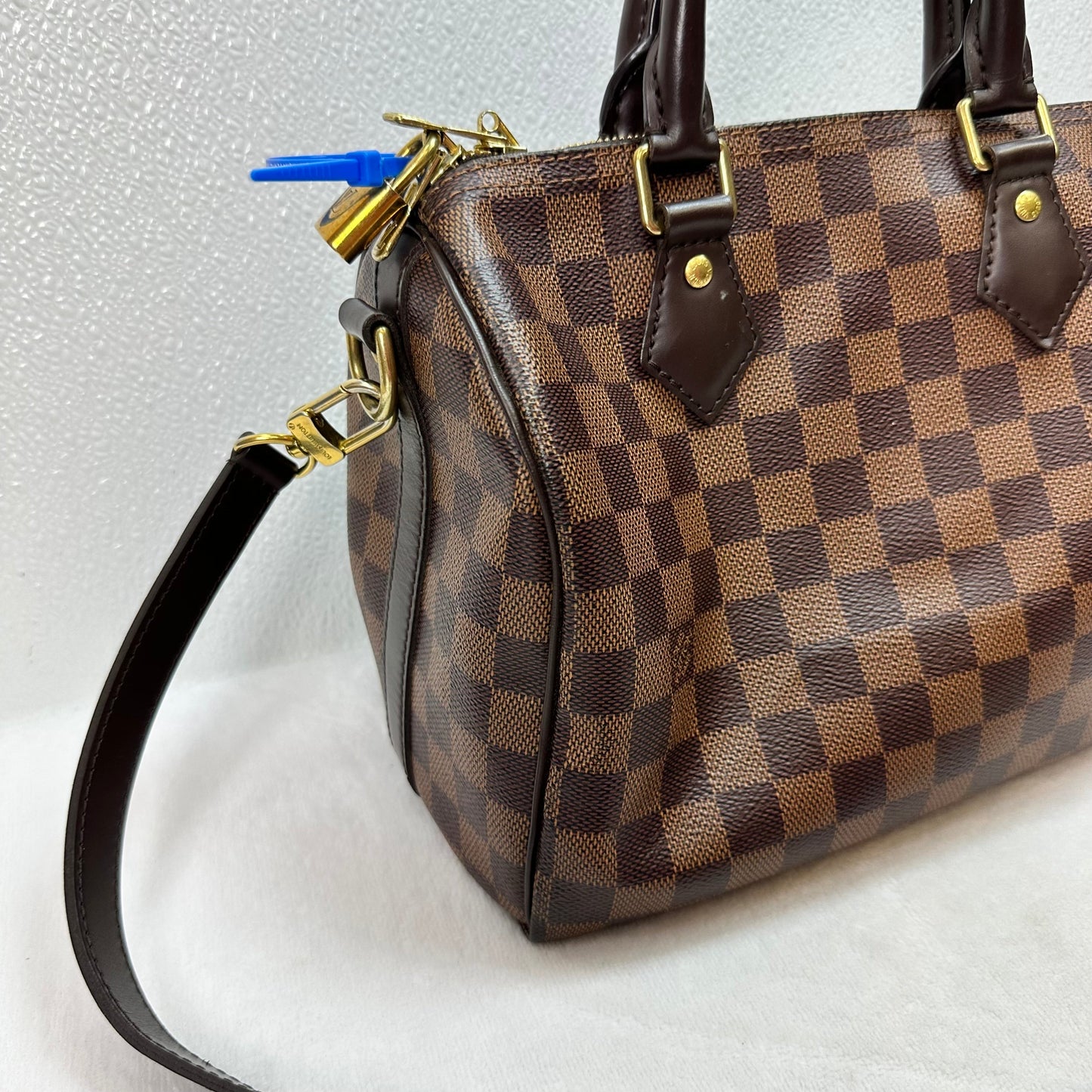 Speedy Bandoulière 25 in Damier Ebene canvas Crossbody Luxury Designer By Louis Vuitton, Size: Small