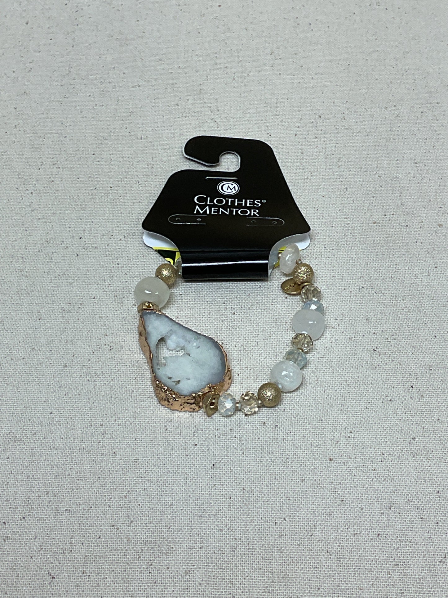 Bracelet Beaded By    Clothes Mentor In Cream & Grey