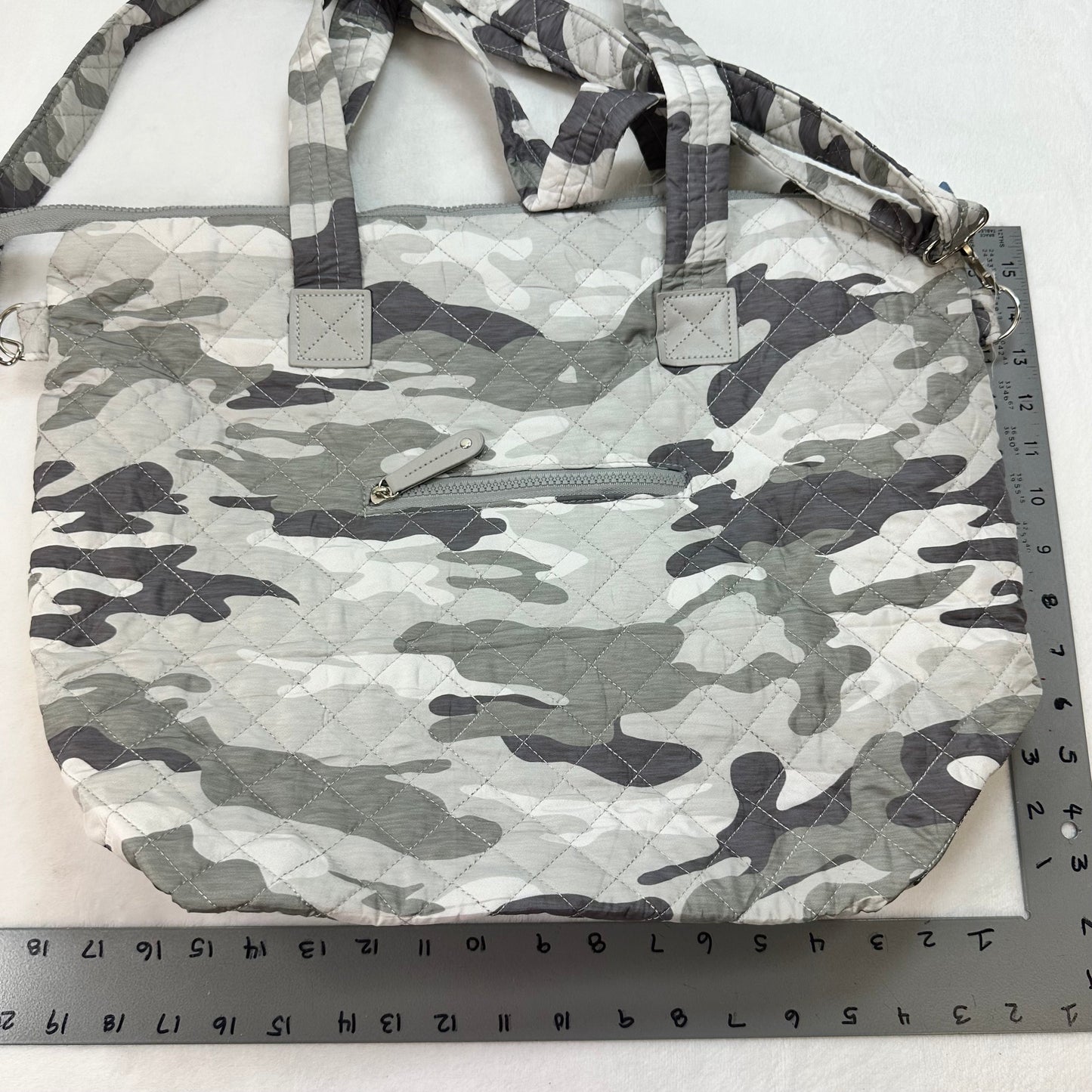 Tote By Clothes Mentor, Size: Medium