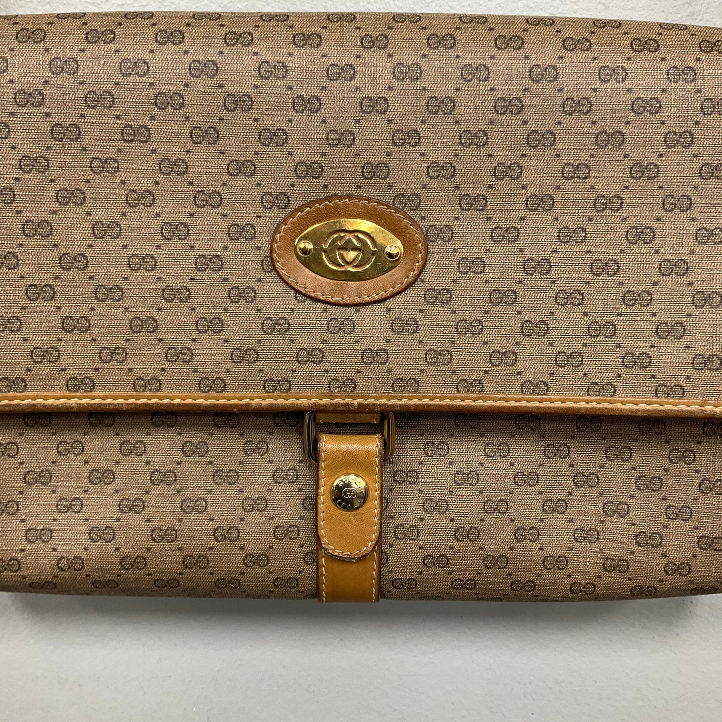 Crossbody Luxury Designer By Gucci, Size: Small