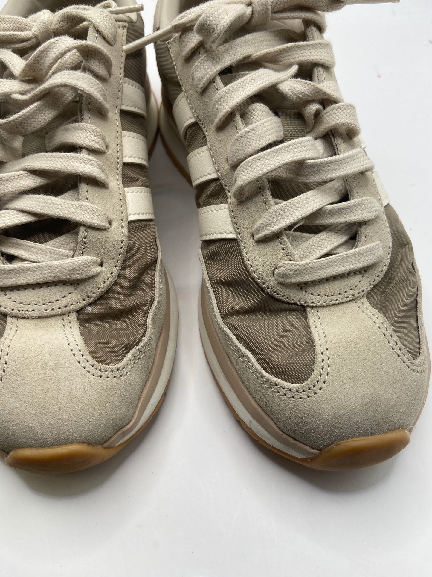 Shoes Sneakers By Adidas In Cream, Size: 8