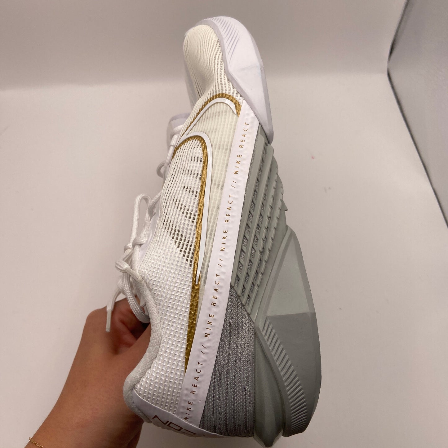 Shoes Athletic By Nike In Cream, Size: 9.5
