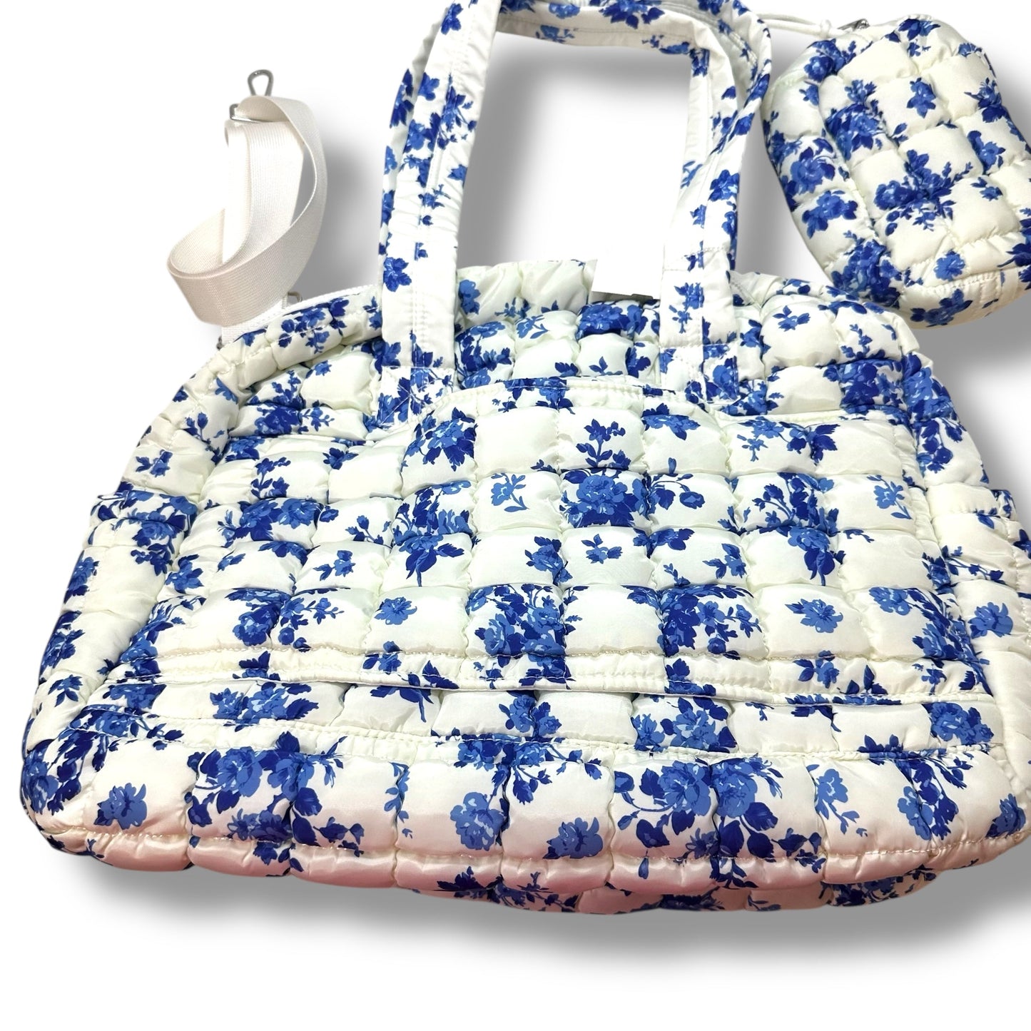 Travel Tote & matching makeup bag By Pink Lily, Size: Medium
