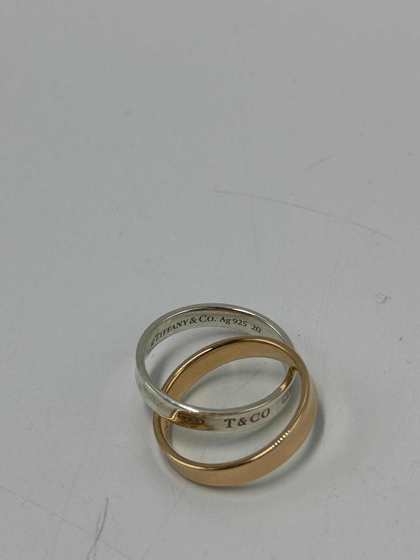 Tiffany And Company 18K Interlocking Circles Luxury Ring , Size: 6
