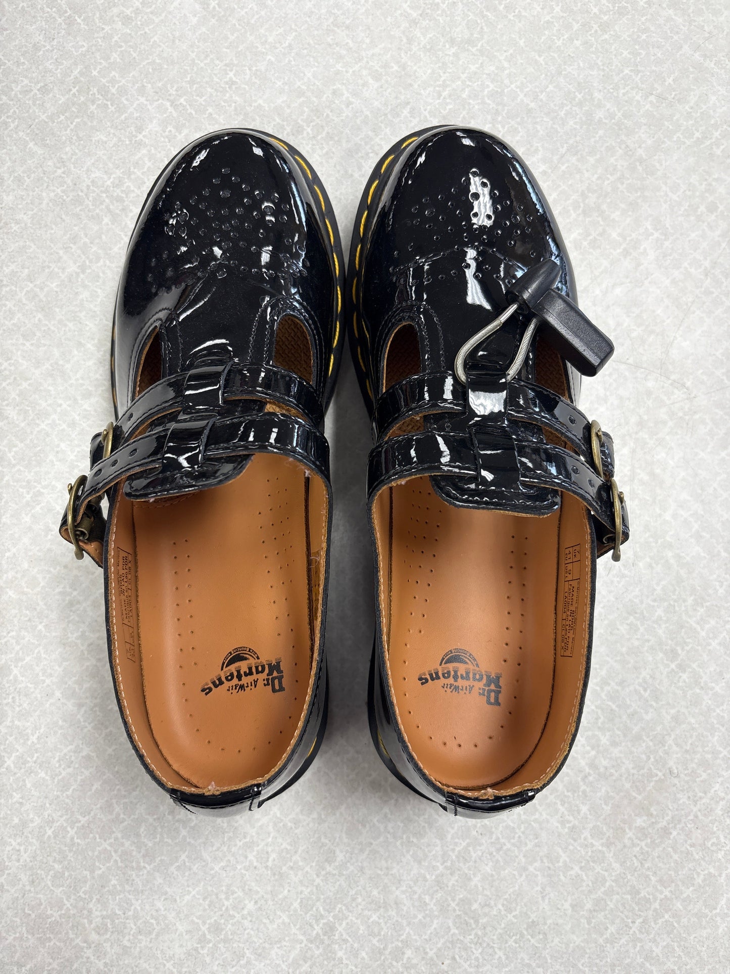 Shoes Flats By Dr Martens In Black, Size:9