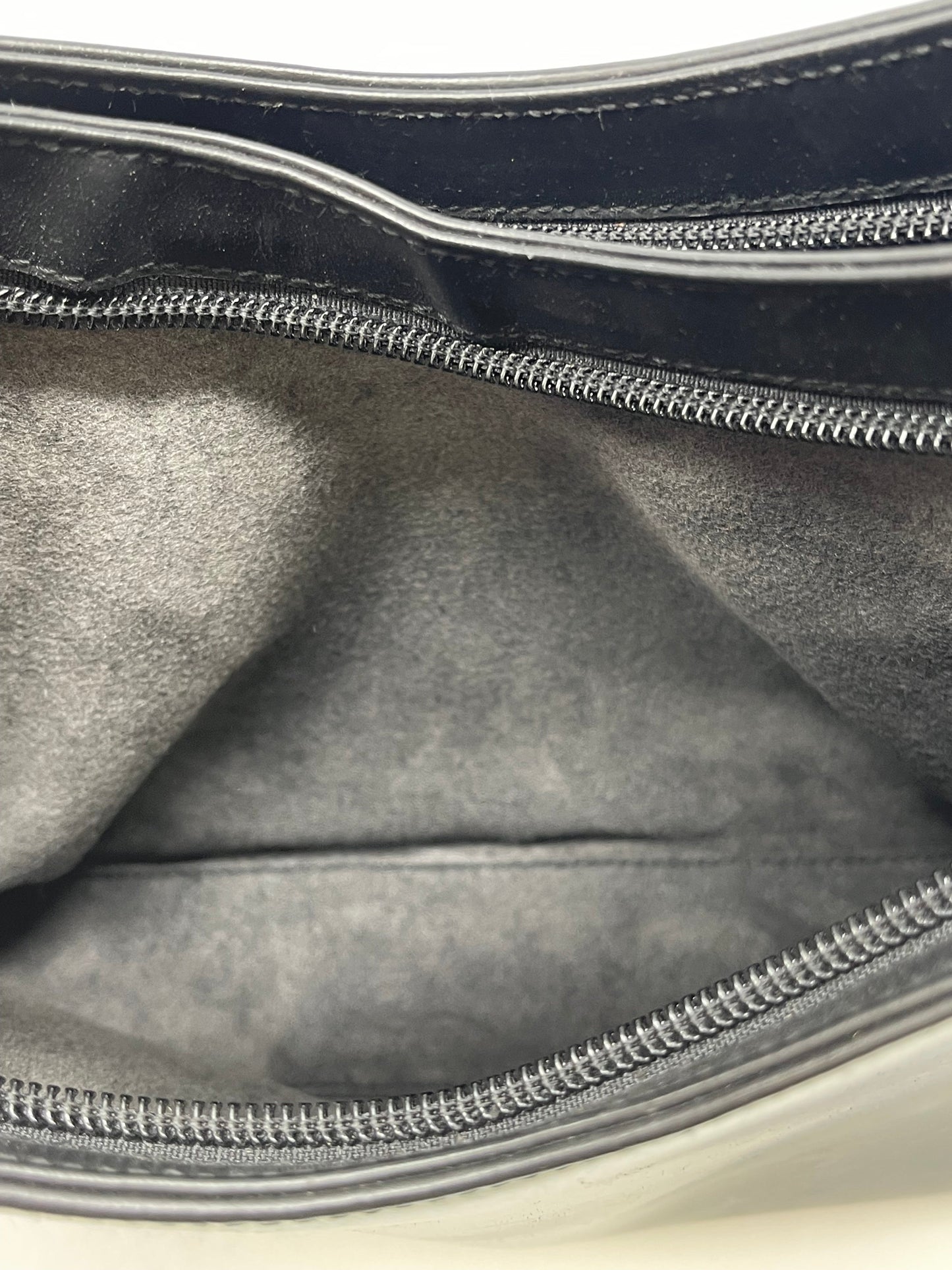 Handbag Luxury Designer By Gucci, Size: Medium