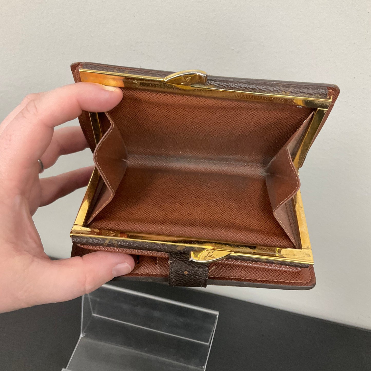 2007 Kiss Lock Wallet By Louis Vuitton In Monogram