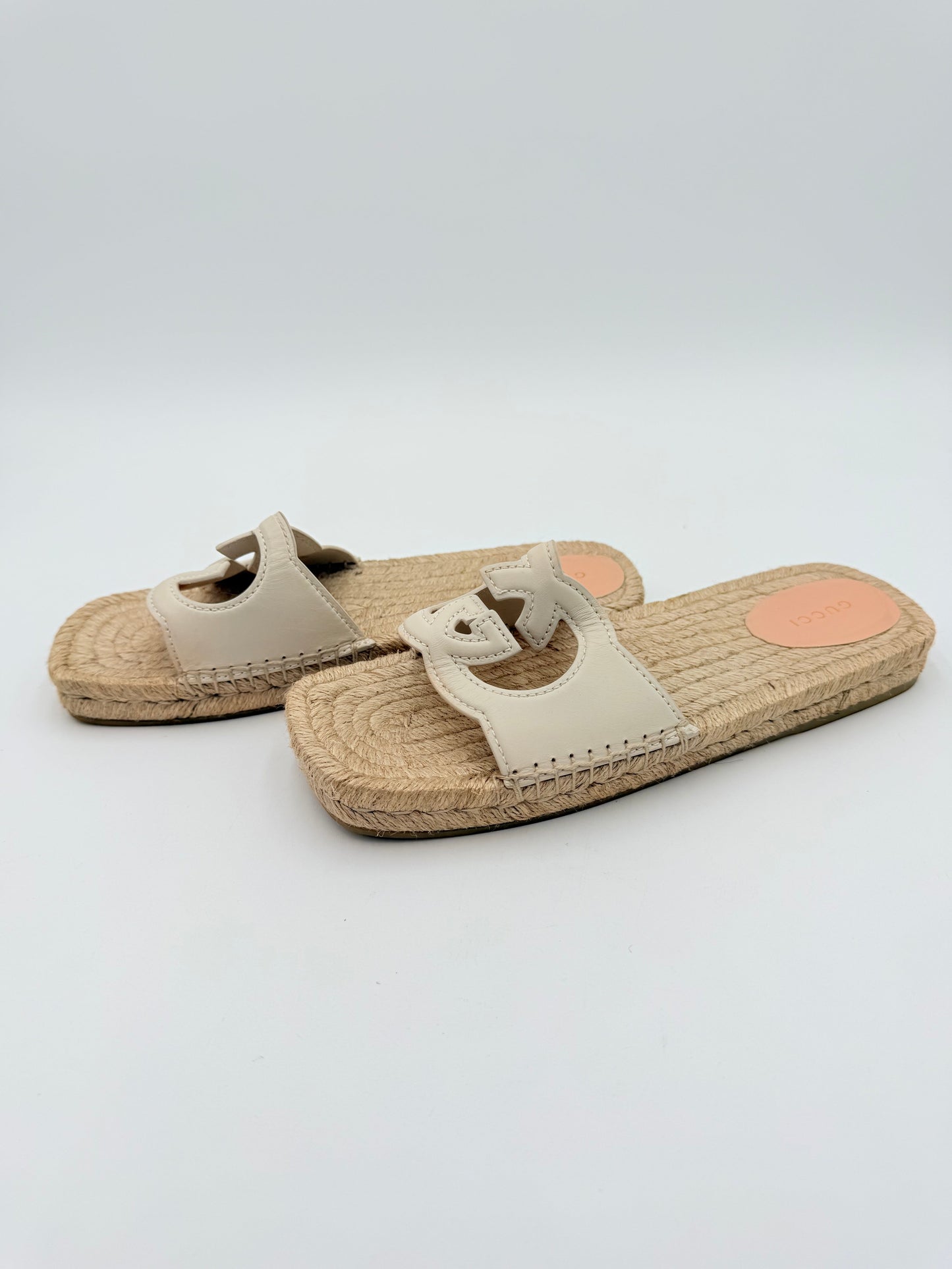 Sandals Luxury Designer By Gucci In Cream, Size:9