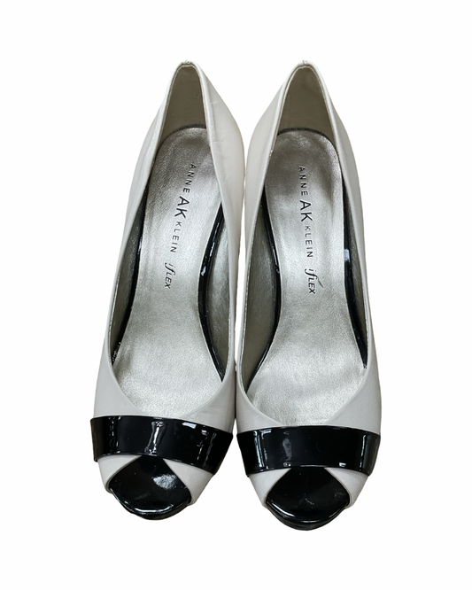 Shoes Heels Stiletto By Anne Klein In Black & Cream, Size:7.5