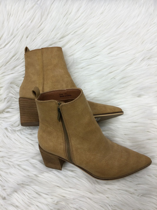 Boots Ankle Heels By Cmb In Tan, Size:7.5