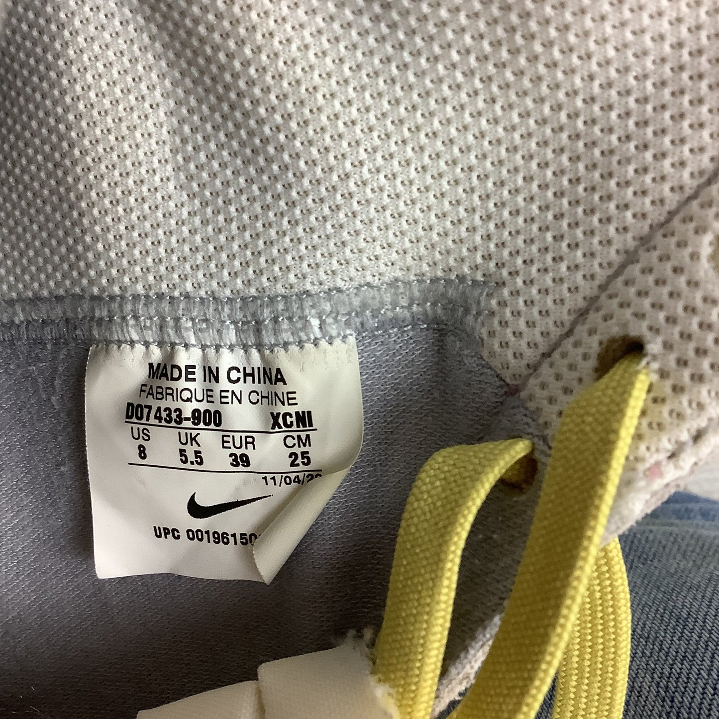 Shoes Sneakers By Nike In Yellow, Size: 8
