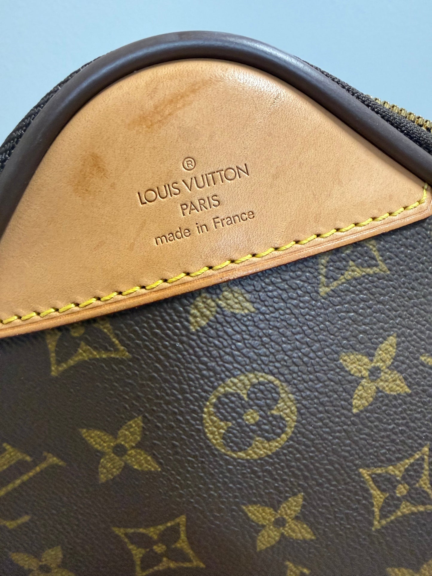 Luggage Luxury Designer By Louis Vuitton, Size: Medium
