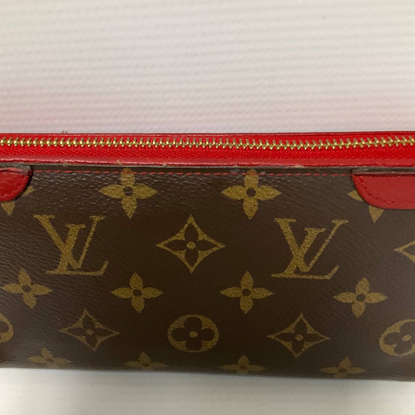 Wallet Luxury Designer By Louis Vuitton, Size: Medium