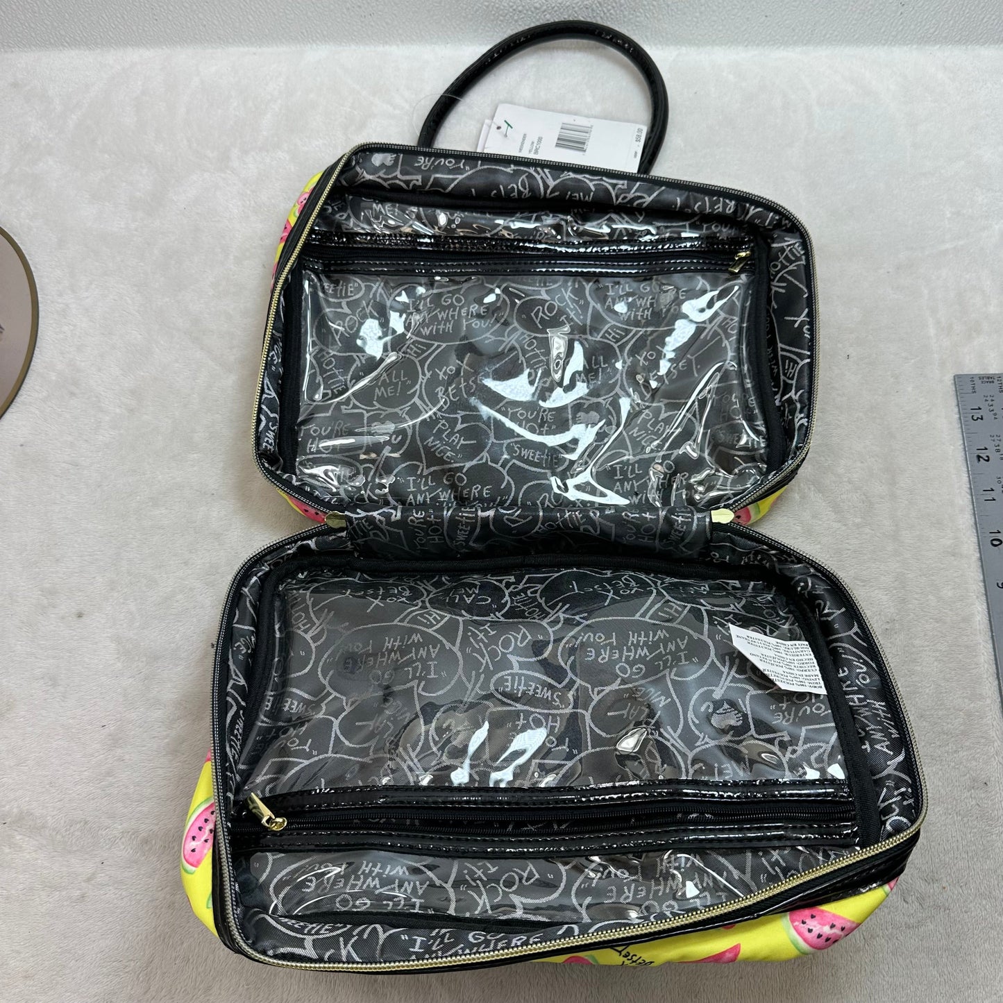 Makeup Bag By Betsey Johnson, Size: Medium