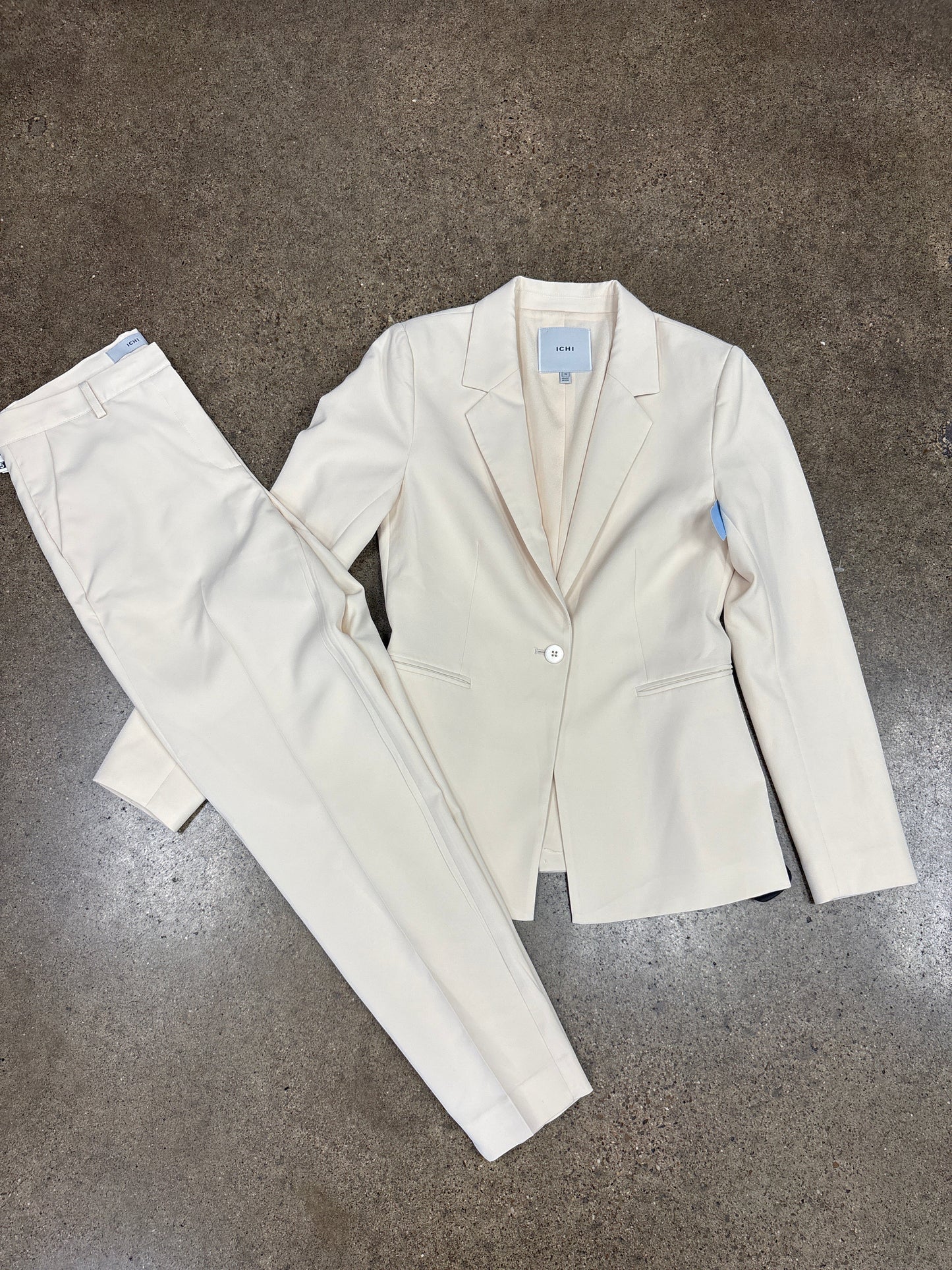 Pants Suit 2Pc By Clothes Mentor In Cream, Size:S