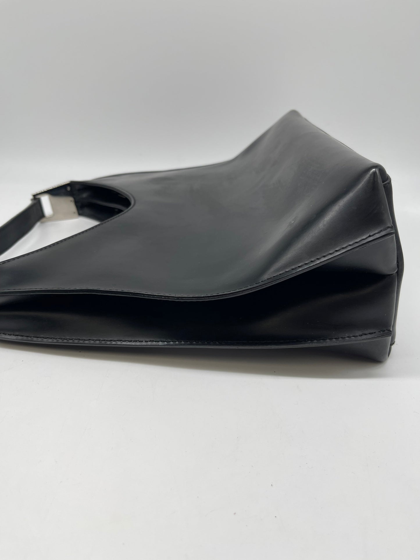 Handbag Luxury Designer By Gucci, Size: Medium