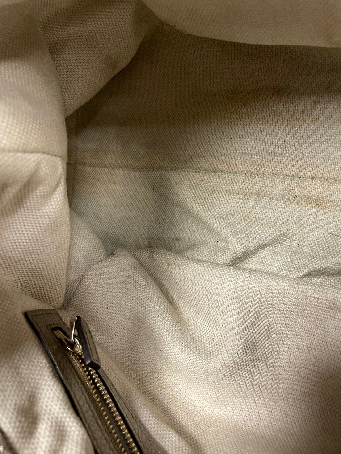 Handbag Luxury Designer By Gucci, Size: Medium