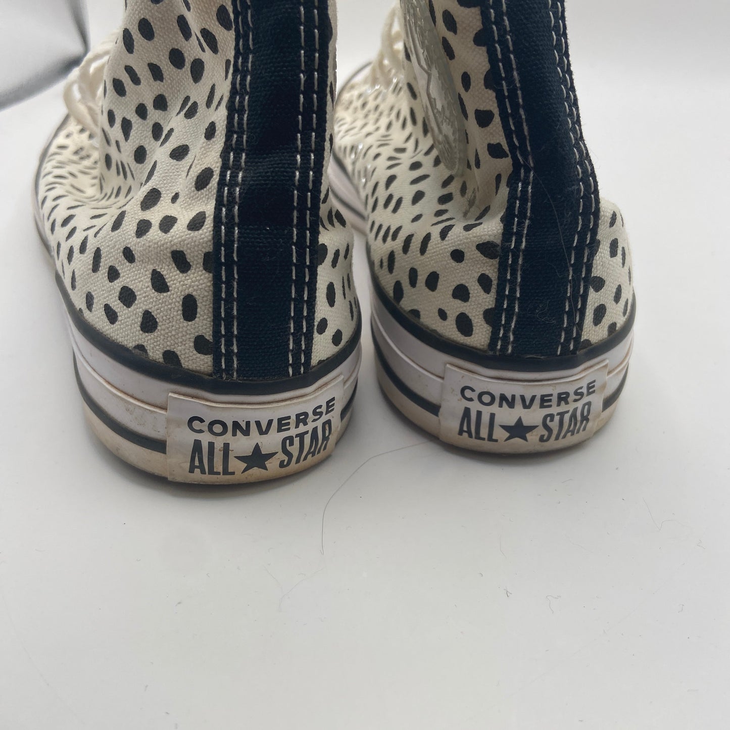 Shoes Sneakers By Converse In Cream, Size: 7