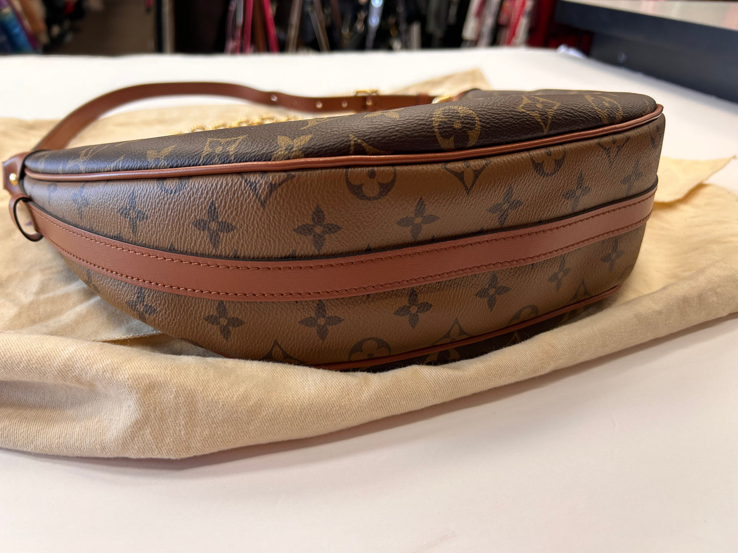 Handbag Luxury Designer By Louis Vuitton, Size: Large