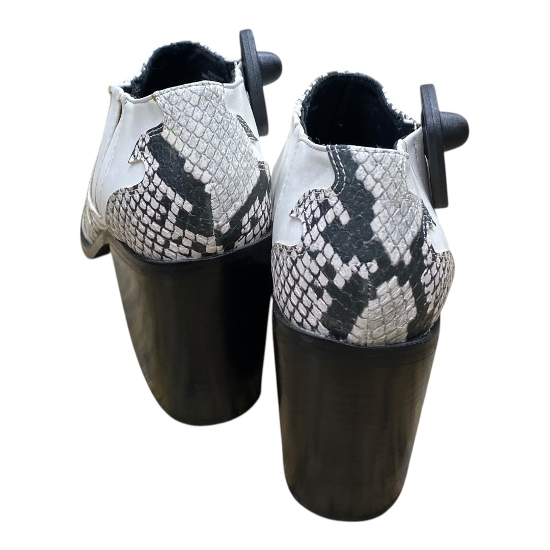 Boots Ankle Heels By Urban Outfitters In Snakeskin Print, Size:9
