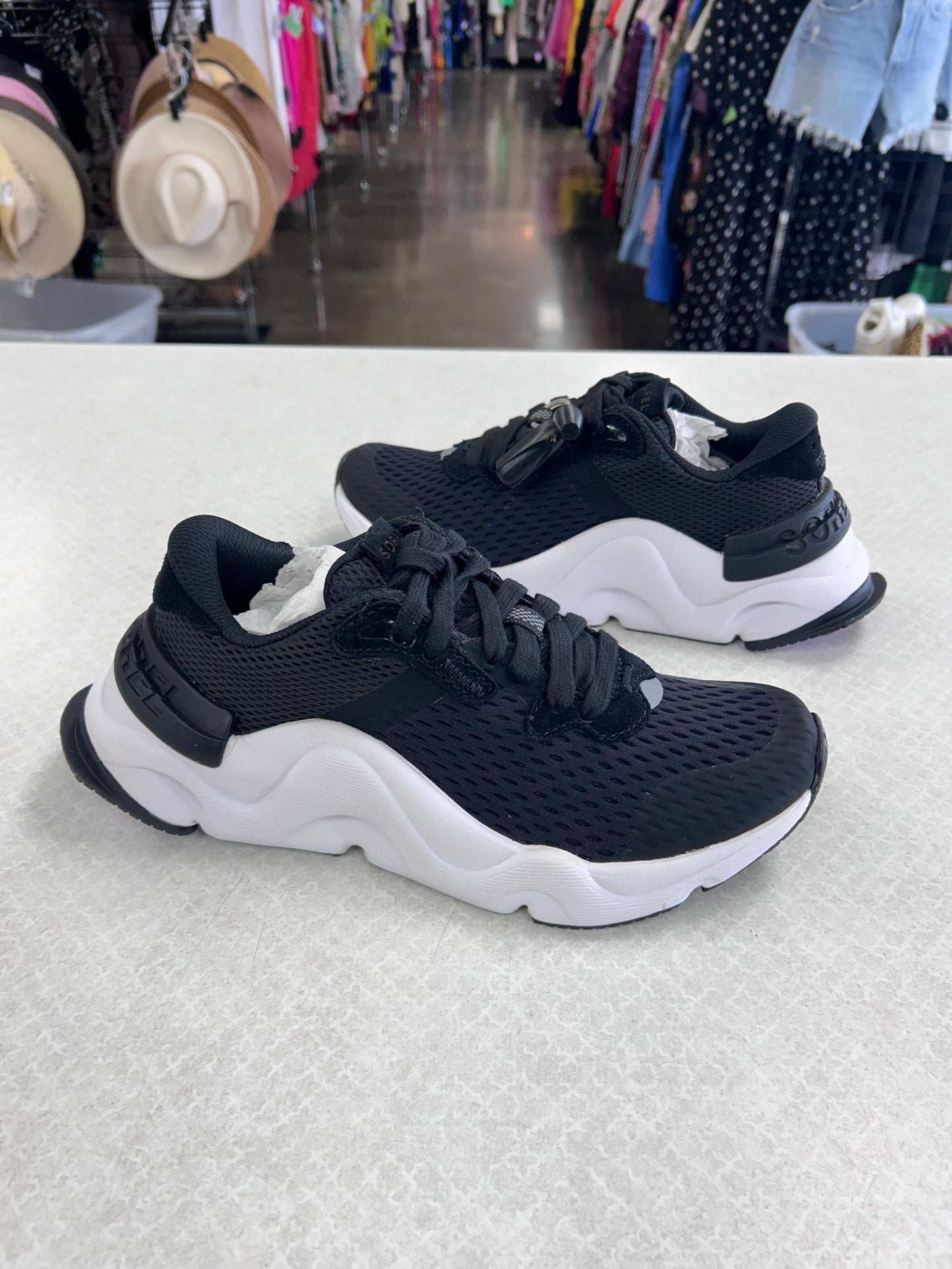Shoes Athletic By Sorel In Black & White, Size:5