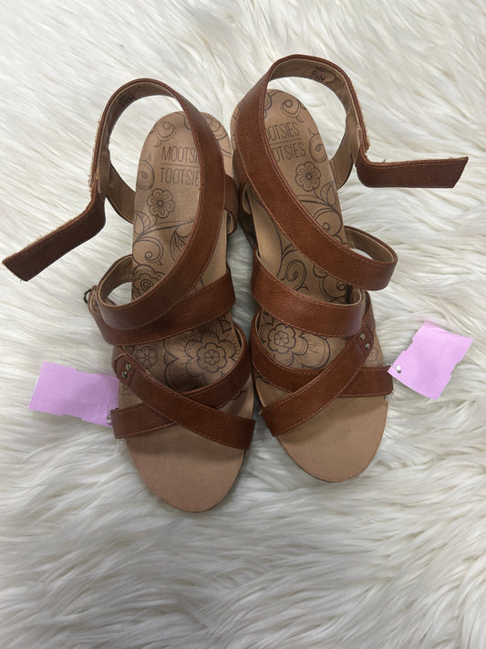 Sandals Heels Wedge By Mootsies Tootsies In Tan, Size:7.5