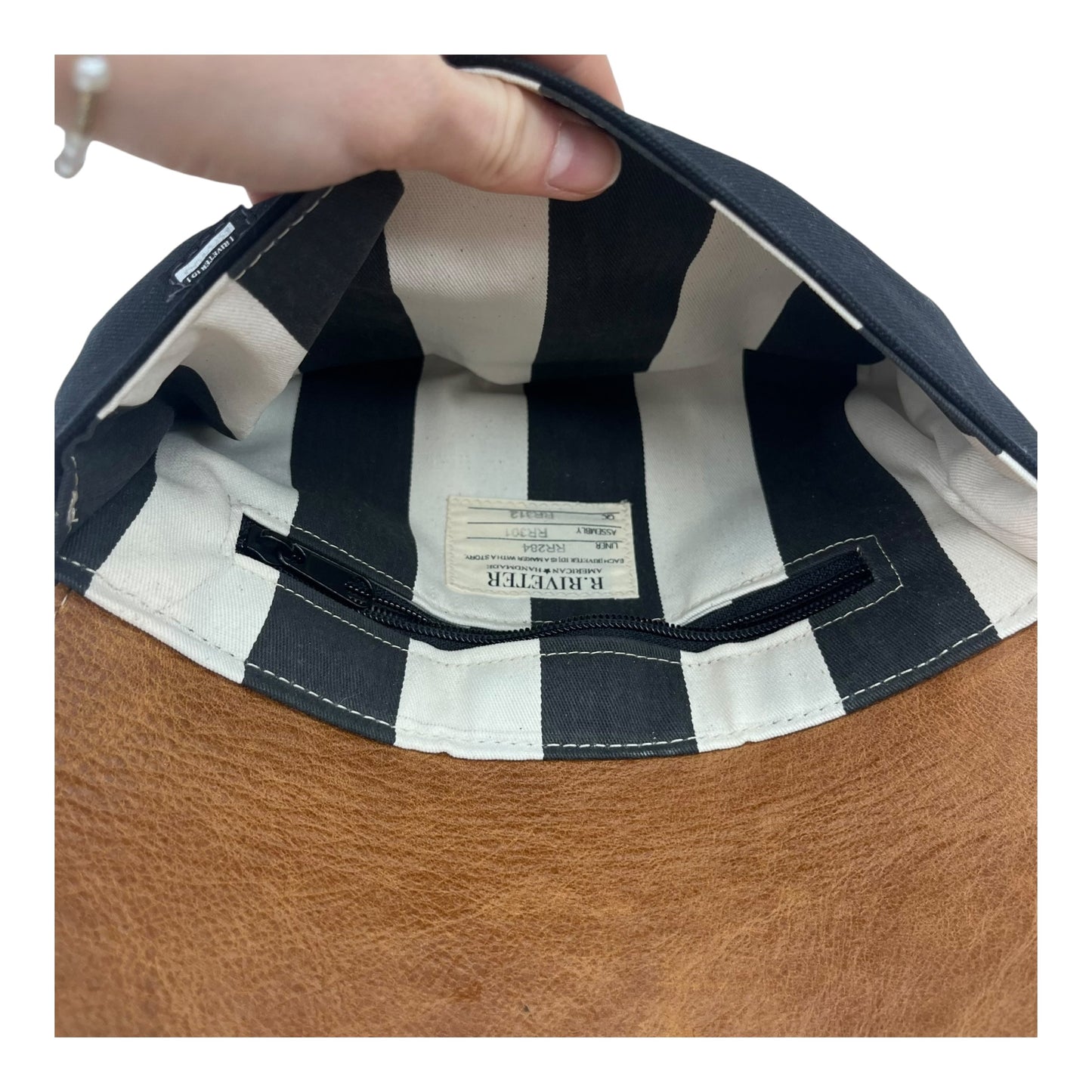 Crossbody By Clothes Mentor In Black, Size:Medium