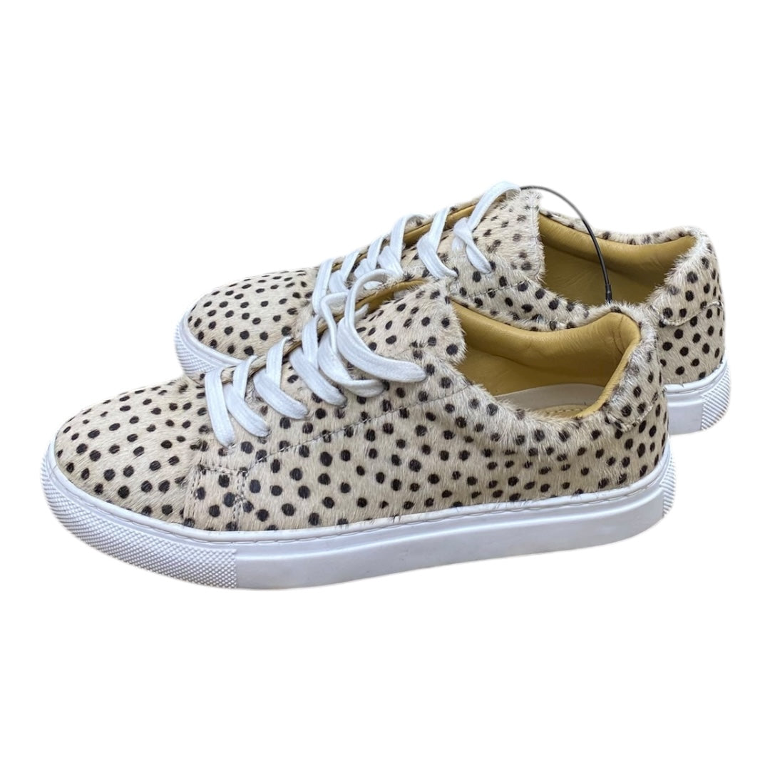 Shoes Sneakers By Diba In Animal Print, Size:7.5