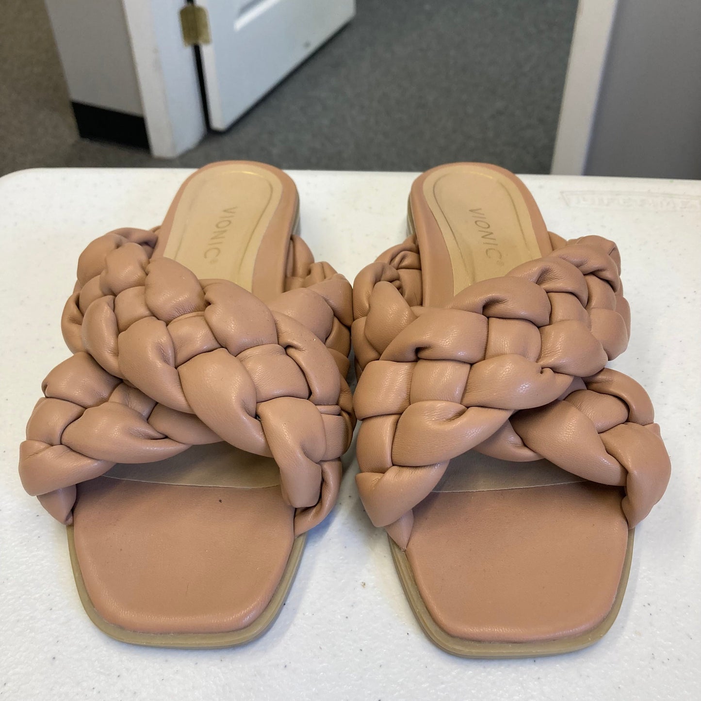 Sandals Flats By Vionic In Tan, Size:7.5