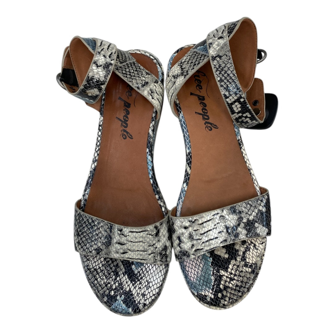 Sandals Flats By Free People In Snakeskin Print, Size:10