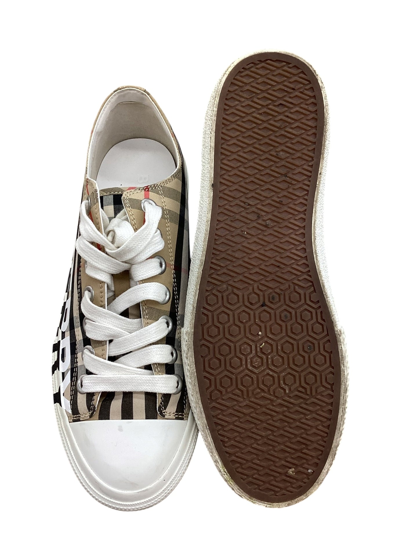Shoes Luxury Designer By Burberry In Plaid Pattern, Size: 10