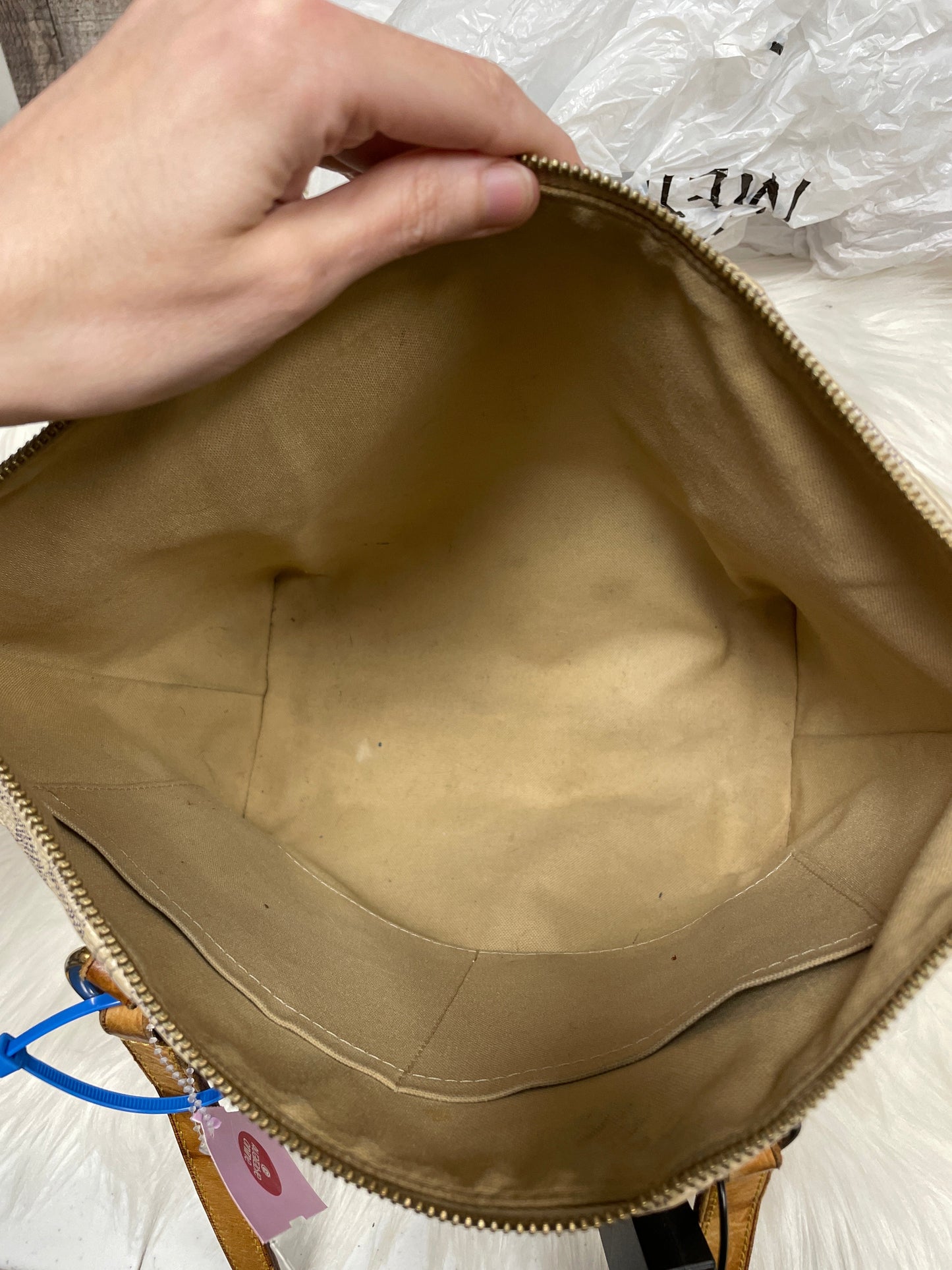Handbag Luxury Designer By Louis Vuitton, Size: Medium