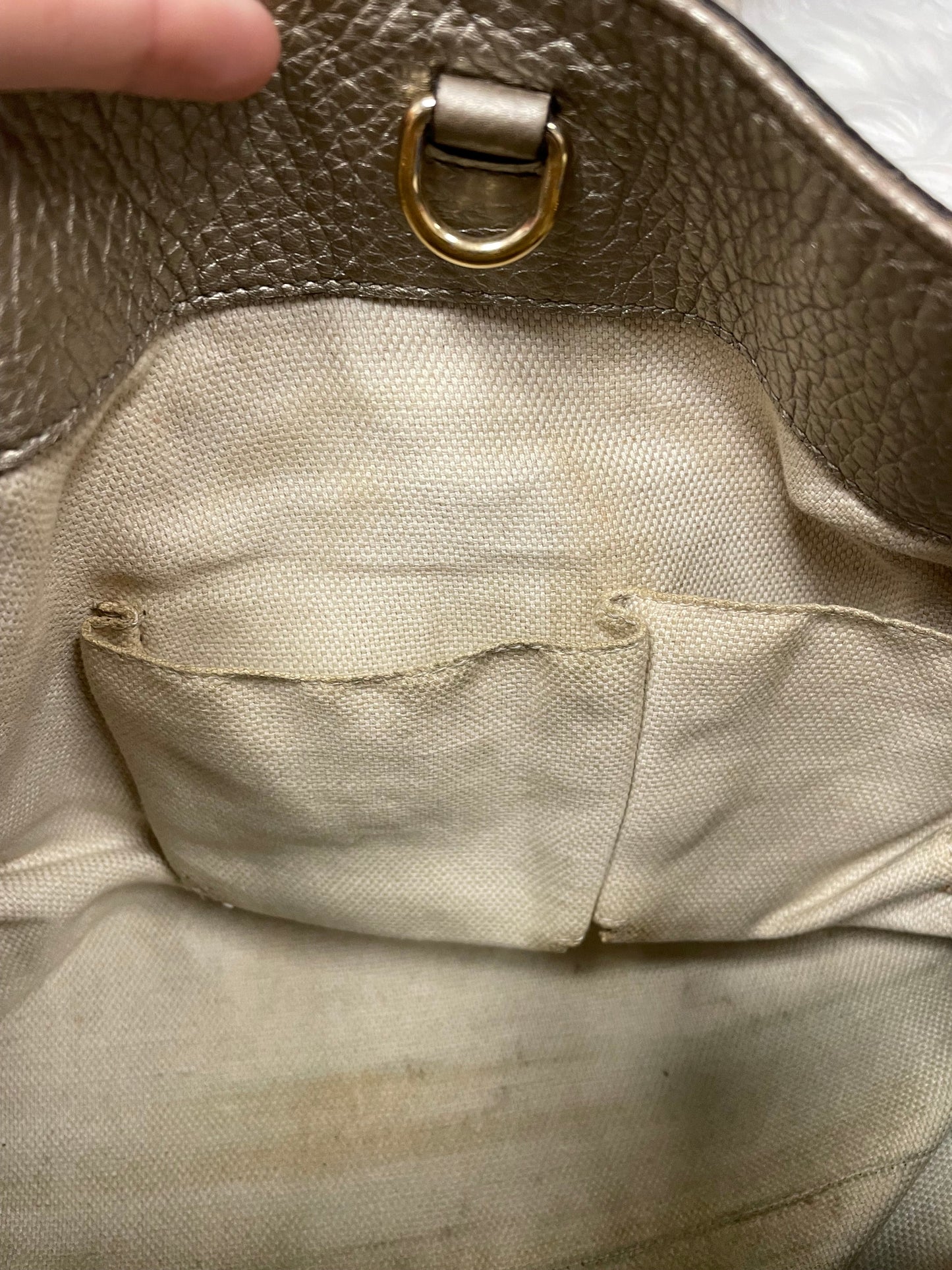 Handbag Luxury Designer By Gucci, Size: Medium