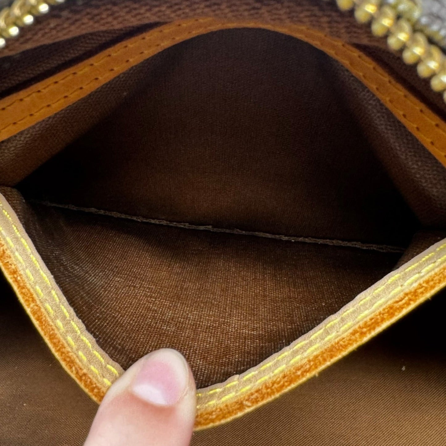 Montorgueil PM 2009 Monogram Shoulder Handbag Luxury Designer By Louis Vuitton, Size: Medium