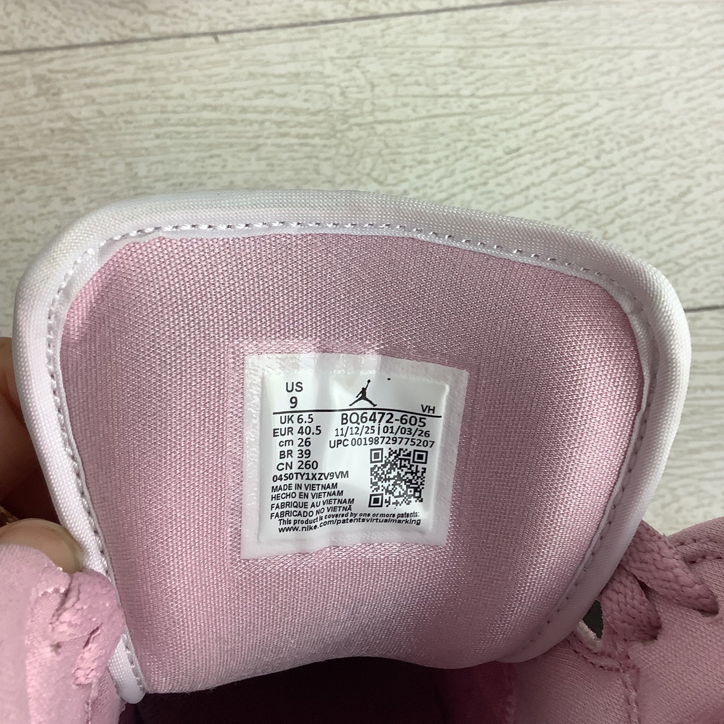 Shoes Luxury Designer By Jordan In Pink, Size: 9