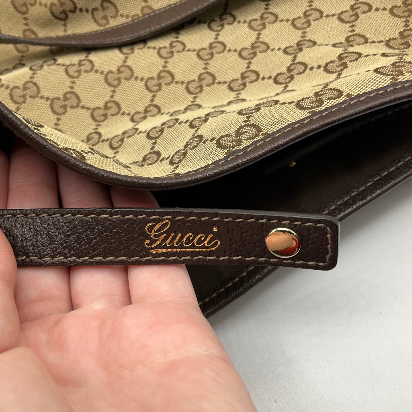 Handbag Luxury Designer By Gucci, Size: Medium