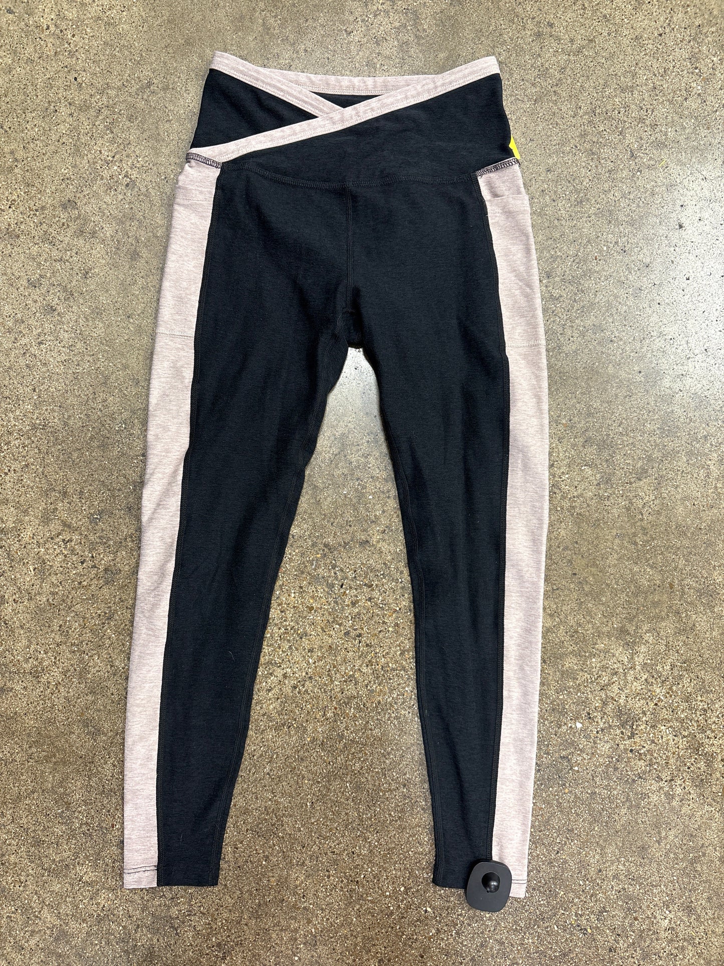 Athletic Leggings By Beyond Yoga In Black & Tan, Size:Xs