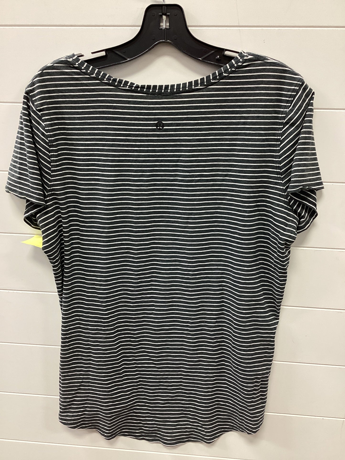 Athletic Top Ss By Lululemon In Grey, Size:M