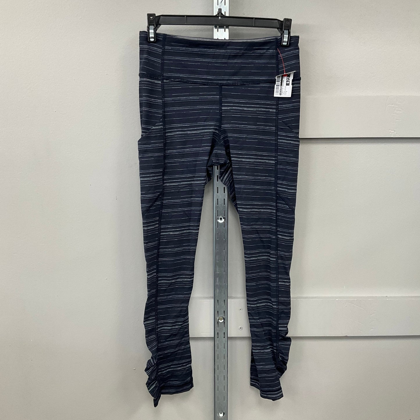 ATHLETIC LEGGINGS CAPRIS by LULULEMON In NAVY, Size: 4