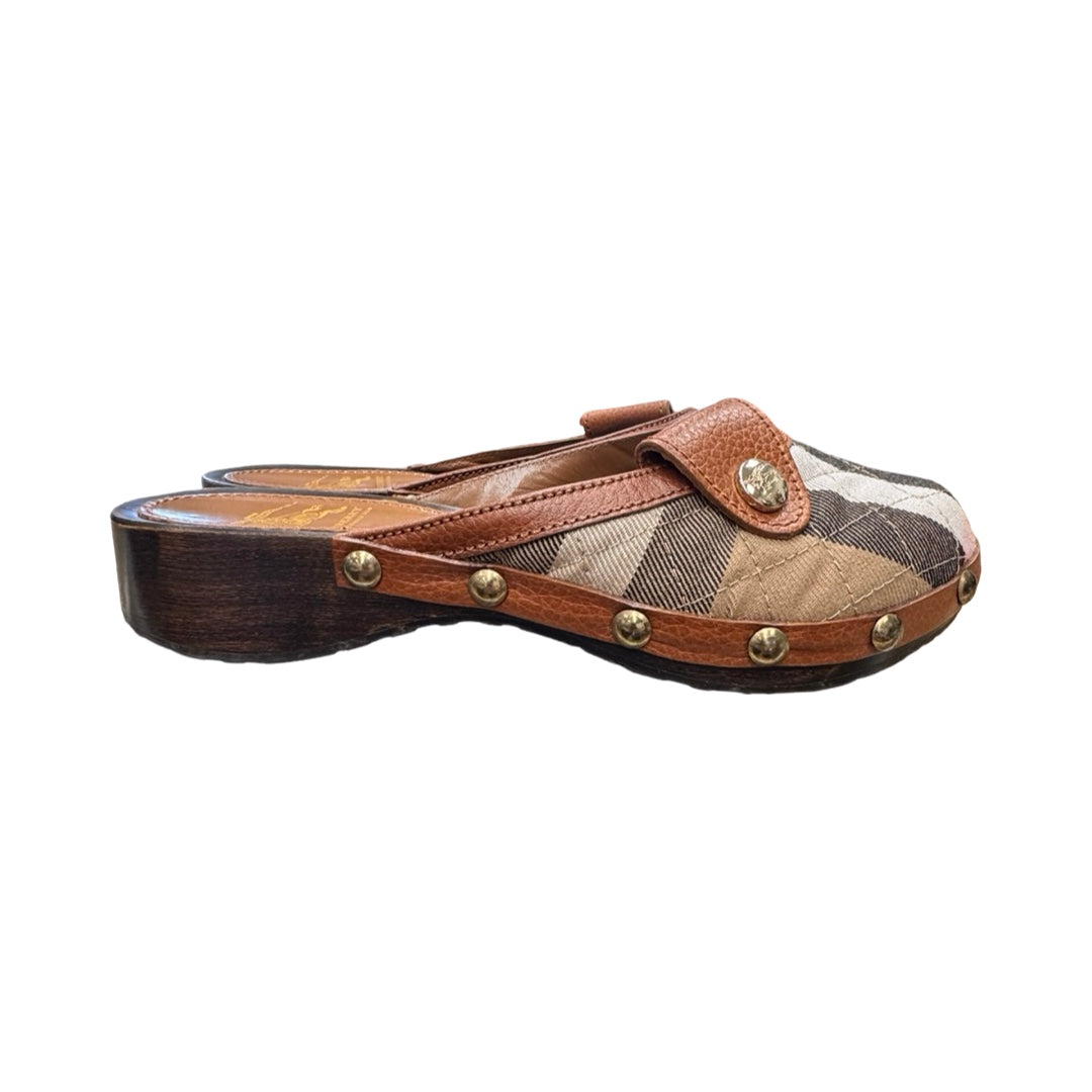 Shoes Luxury Designer By Burberry In Multi, Size:5.5
